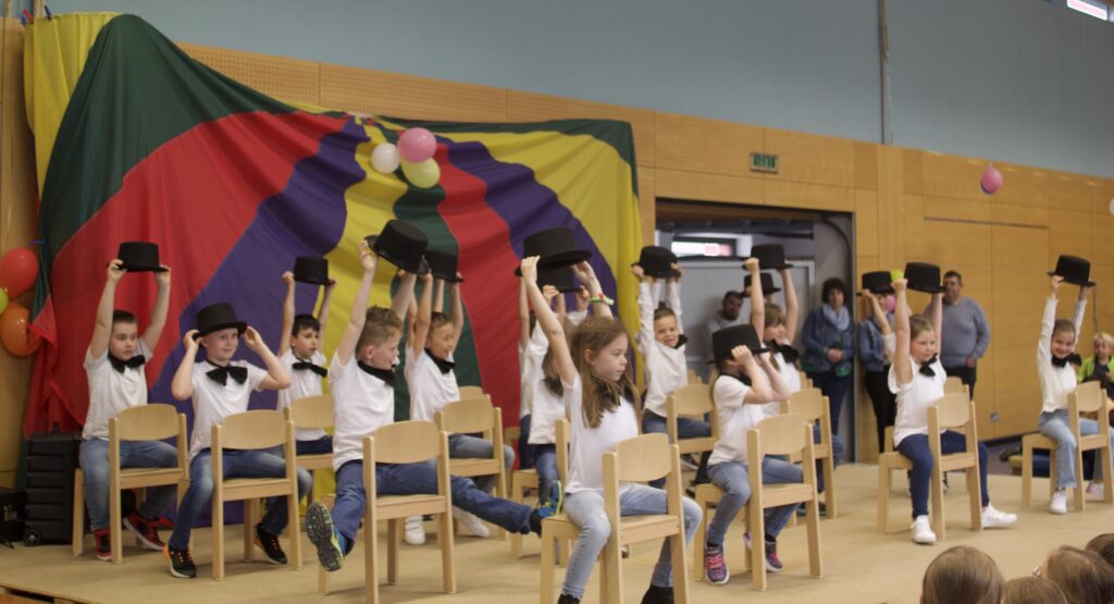 Grossansicht in neuem Fenster: 12.05.2023: Manege frei beim Schulfest Grossansicht in neuem Fenster: 12.05.2023: Manege frei beim Schulfest