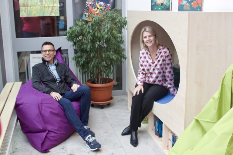 Grossansicht in neuem Fenster: 30.11.2023: Lesehöhle für die Grundschule – Riesenfreude bei Kindern und Lehrern Grossansicht in neuem Fenster: 30.11.2023: Lesehöhle für die Grundschule – Riesenfreude bei Kindern und Lehrern