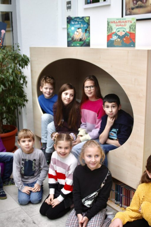 Grossansicht in neuem Fenster: 30.11.2023: Lesehöhle für die Grundschule – Riesenfreude bei Kindern und Lehrern Grossansicht in neuem Fenster: 30.11.2023: Lesehöhle für die Grundschule – Riesenfreude bei Kindern und Lehrern