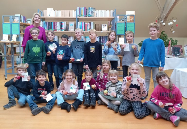 16.11.2023: Grundschüler zu Besuch in der Bücherei