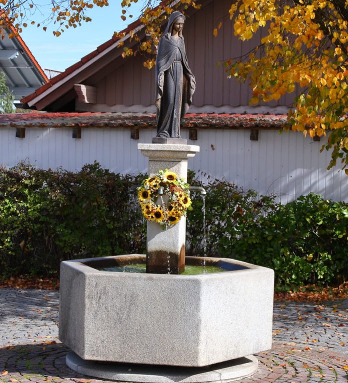Grossansicht in neuem Fenster: A3 • Kronwittberg - Brunnen mit Marienstatue